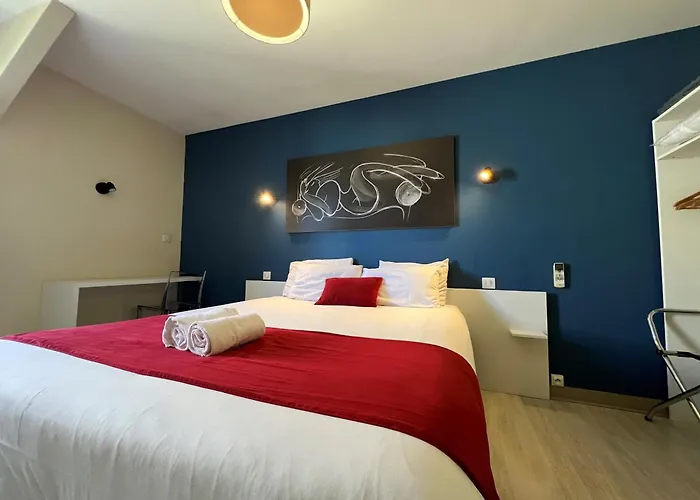 Brit Hotel Du Parc Niort Centre-Parking Gratuit