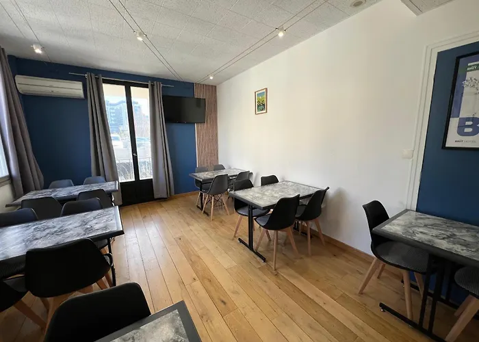 Brit Hotel Du Parc Niort Centre-Parking Gratuit