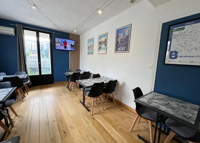 Brit Hotel Du Parc Niort Centre-Parking Gratuit